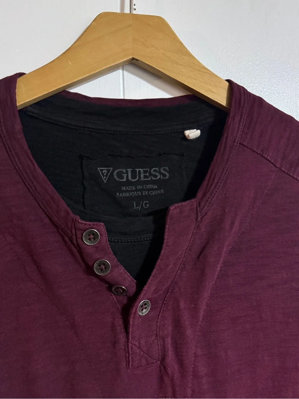 Guess Dark Red Henley Shirt Mens Large Two Tone Affliction Style Y2K Henley Tee